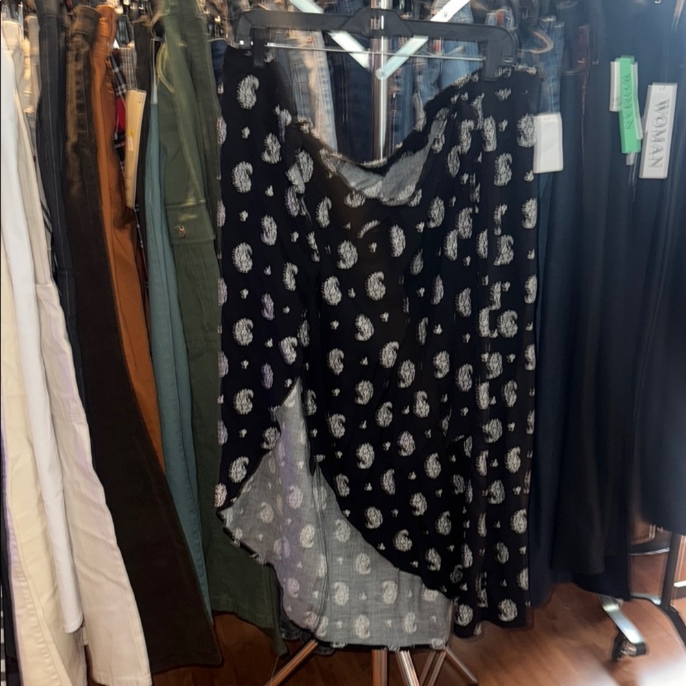 Black and White Paisley Skirt - Picture 3 of 4
